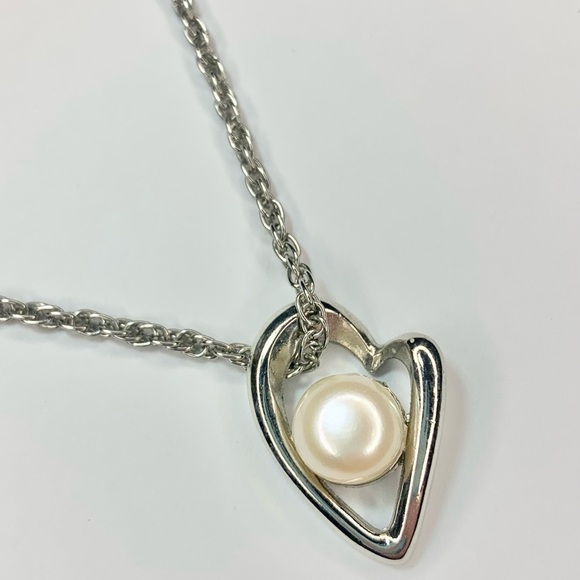 Vintage Abstract Open Heart Pendant Faux Pearl Cabochon Necklace - Picture 1 of 4